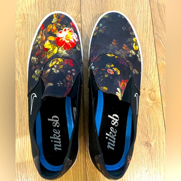 Nike Sportwear slip on shoes - Picture 2 of 5